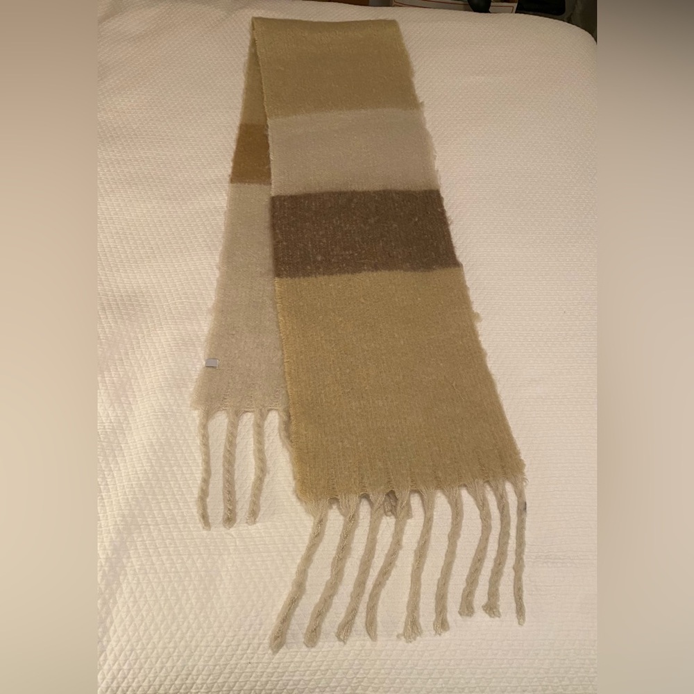Banana Republic Scarf - oversized NWT